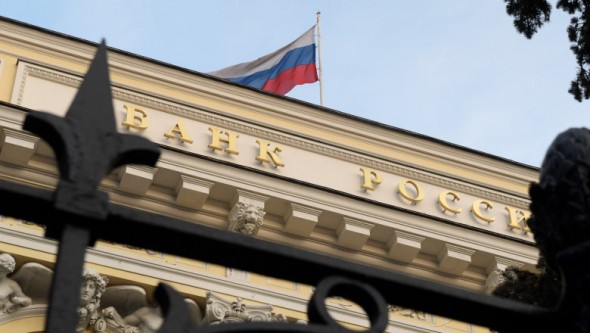 Economia Rusiei se află în pragul colapsului. Banca centrală de la Moscova impune restricții valutare drastice